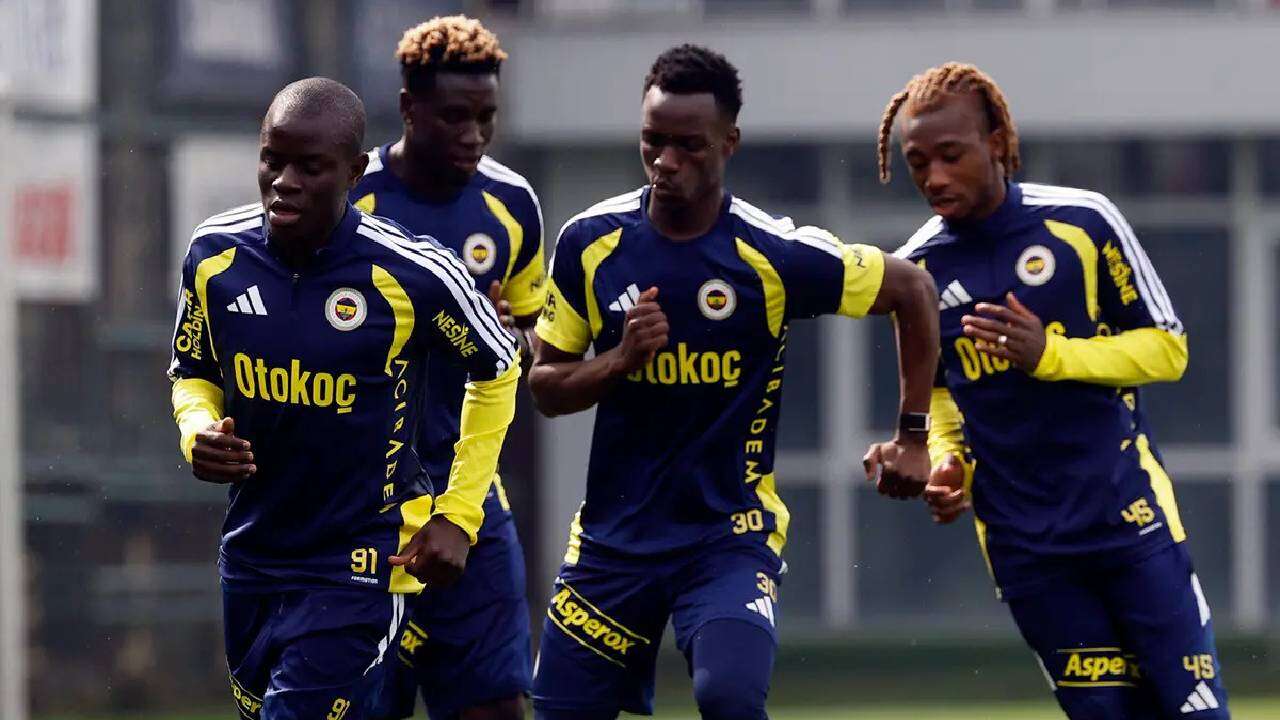Fenerbahçe'de İsmail Kartal 2008'li yıldızın biletini kesti: Süper Lig ekibine imzayı atıyor, hiç beklemedi! 2